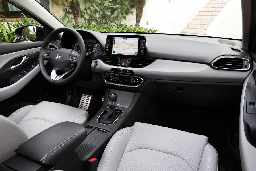 Интерьер Hyundai i30 2017 года  (фото 8 из 43)